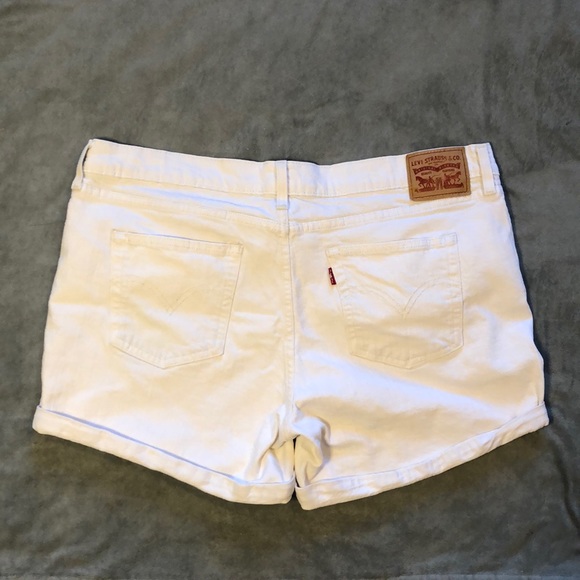 White Levi mid-rise shorts size 14 / 32 - Picture 3 of 8